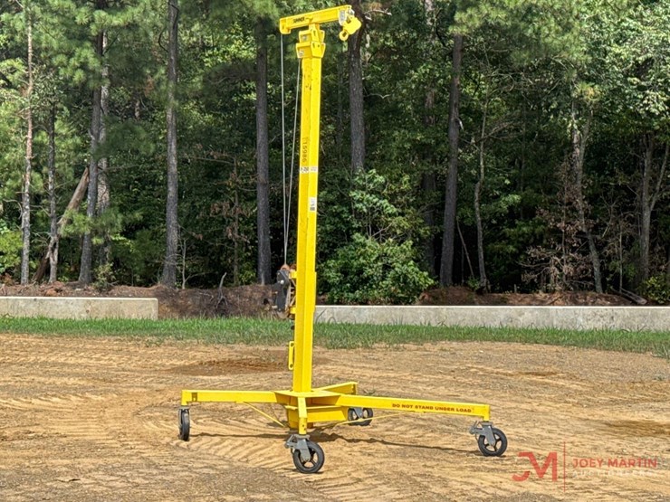 r-250-roust-about-lift-image-1