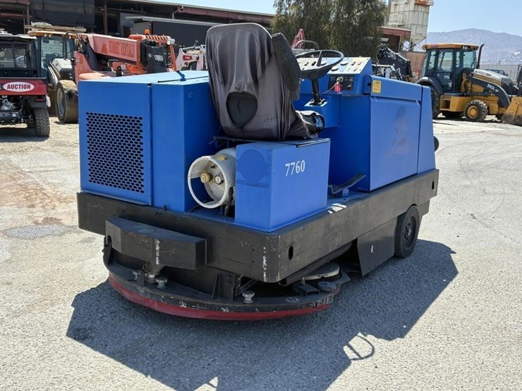 1997-clarke-alto-505-232-ride-on-floor-scrubber-image-3