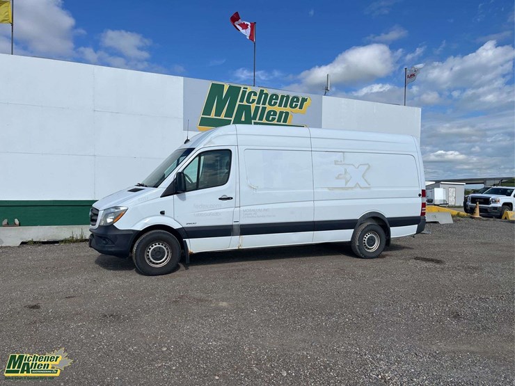2016-mercedes-benz-sprinter-2500-image-2