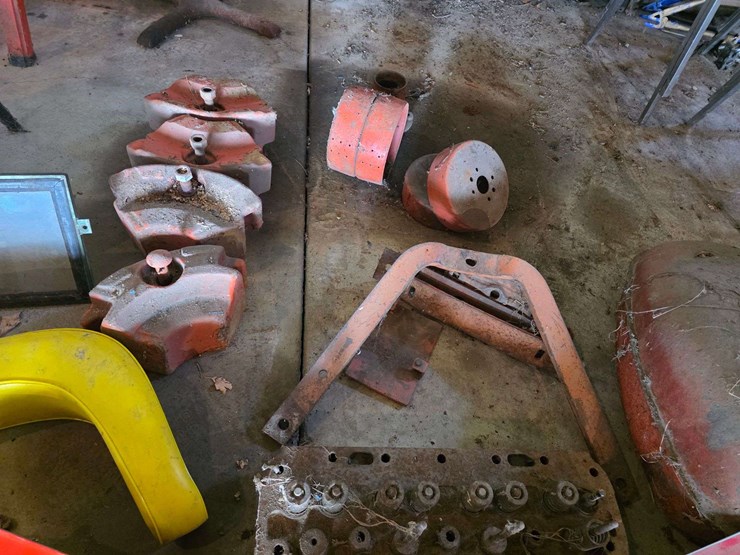 large-lot-of-misc-tractor-parts,-mostly-allis-and-john-deere-image-6
