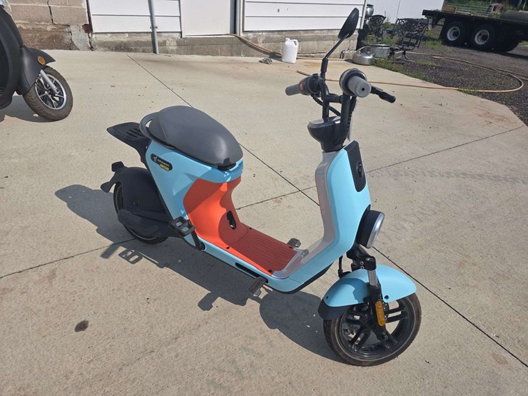 2021-segway-c80-electric-scooter,-750-watt,-20-mph-max,-pedals,-comes-with-a-charger,-*unknown-worki-image-3
