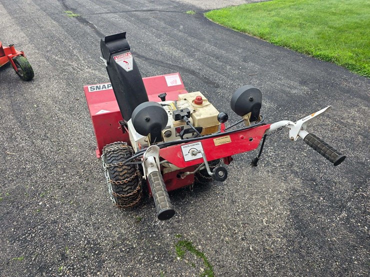 snapper-1030-walk-behind-snow-blower,-self-propelled,-electric-start,-tecumseh-cast-iron-engine,-lig-image-12