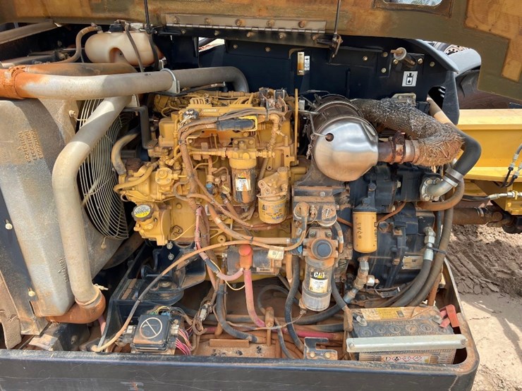 2016-caterpillar-tl642c-image-16