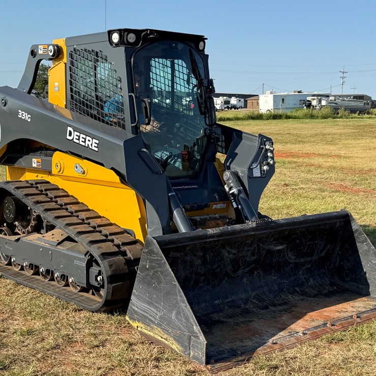 2023 DEERE 331G