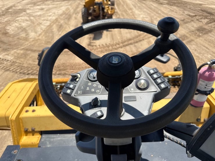 2014-caterpillar-cb54-image-23