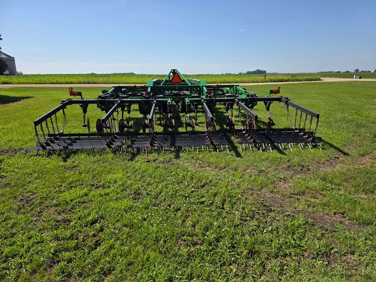 2016-john-deere-18-image-14