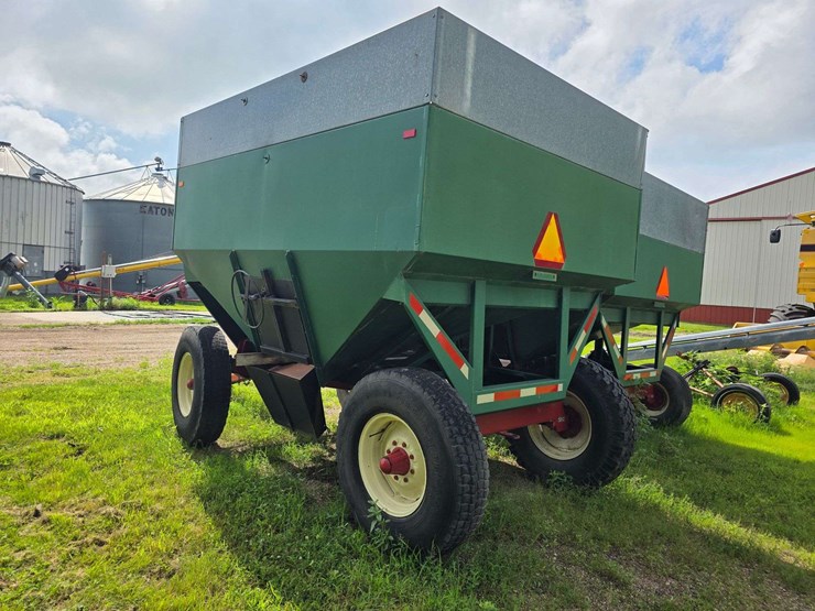 dakon-gravity-box-on-dakon-model-1212-running-gear,-extendable-hitch,-10.00-20-tires-on-8-bolt-rims,-image-11