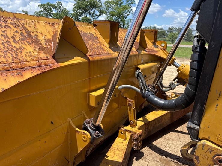 2019-caterpillar-d6-image-19
