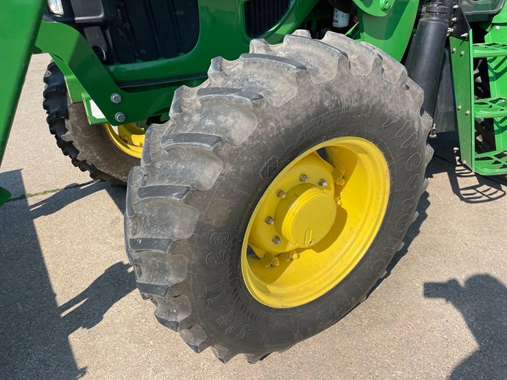 2015-john-deere-6115d-image-27