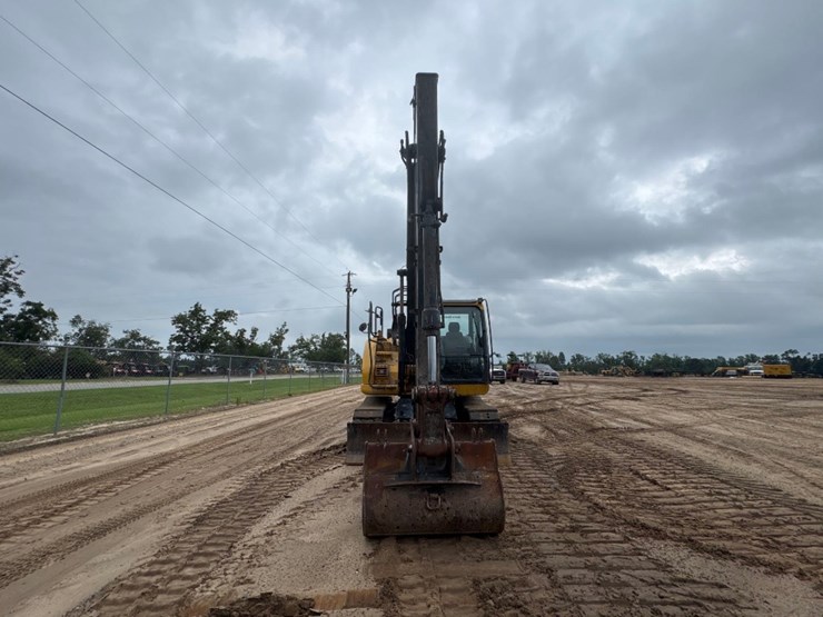 2023-deere-135g-image-3
