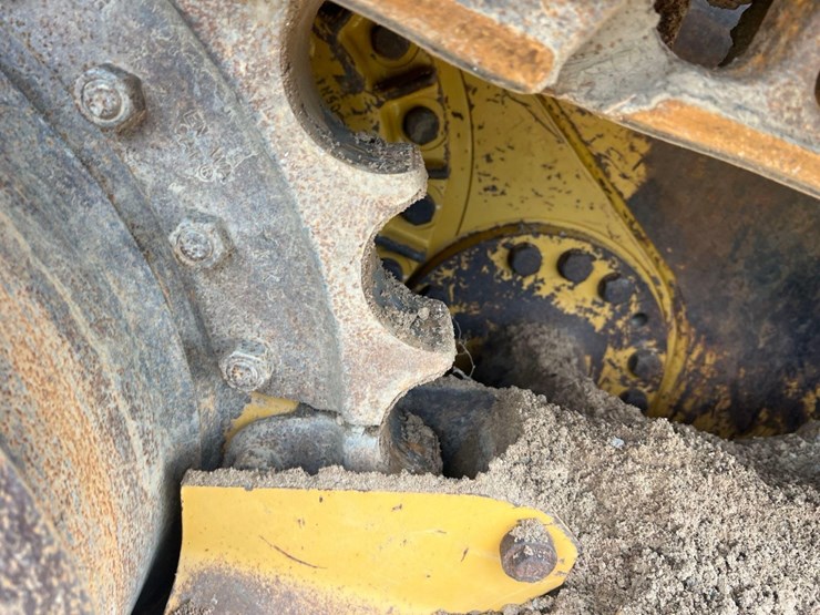 2015-caterpillar-d6k2-xl-image-22