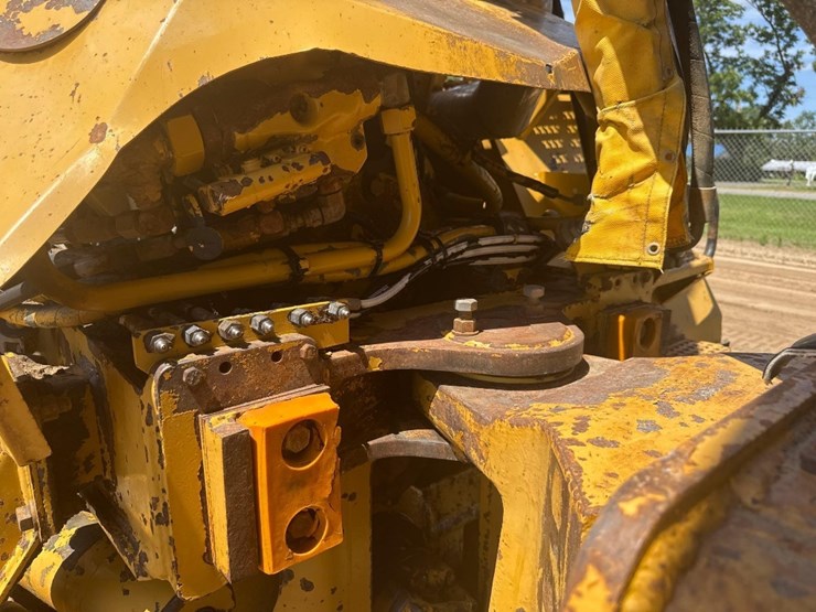 1998-caterpillar-d250e-image-18