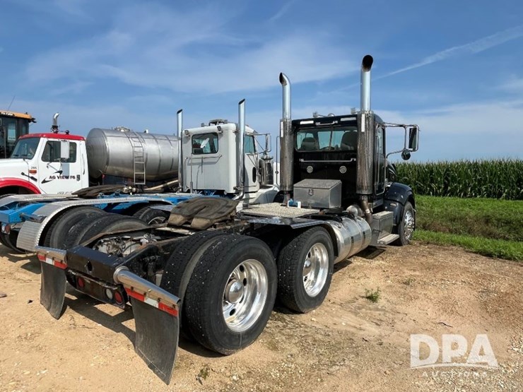 2008-peterbilt-384-image-8