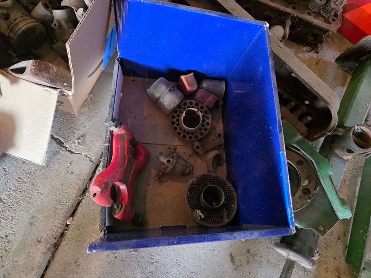 large-lot-of-misc-tractor-parts,-mostly-allis-and-john-deere-image-2