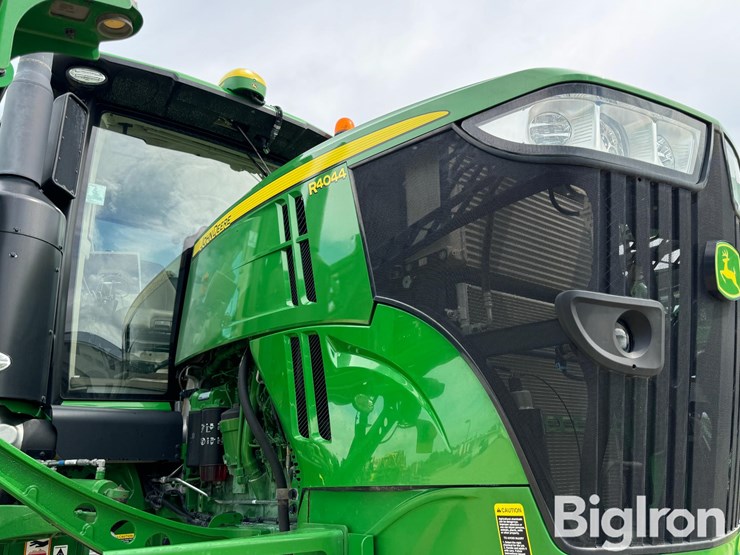 2021-john-deere-r4044-image-11