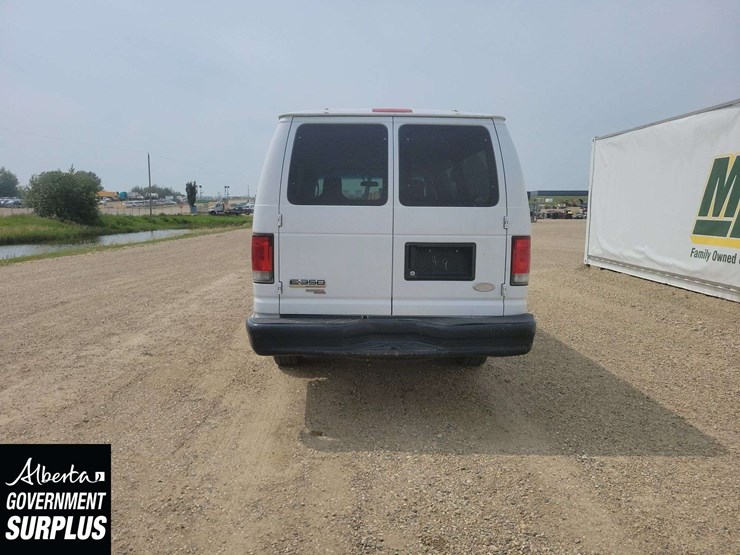 2014-ford-cargo-image-6