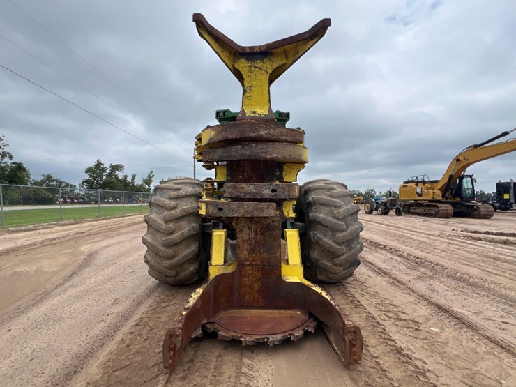 2019-deere-843l-image-7