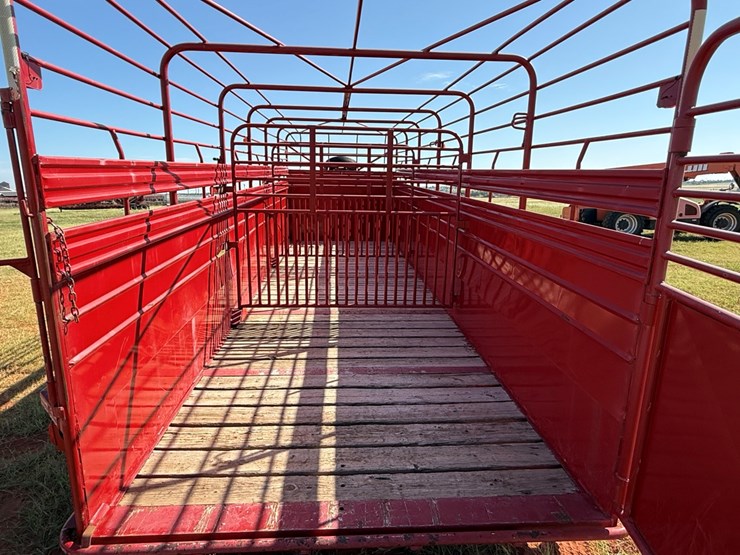#18-•-2015-ww-livestock-trailer-image-13