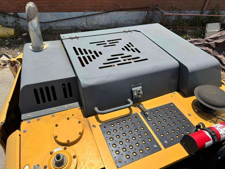 2014-deere-210g-lc-image-60