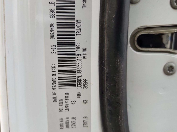 2015-ram-1500-slt-image-6