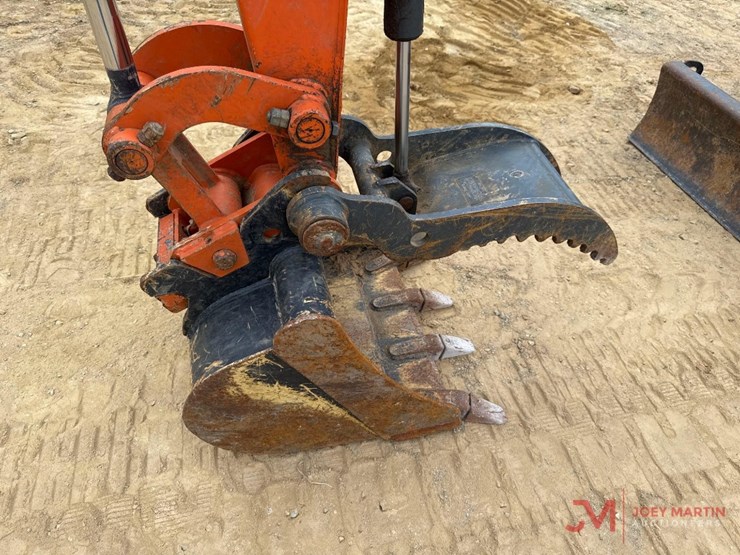 hitachi-zaxis-35u-mini-excavator-image-9