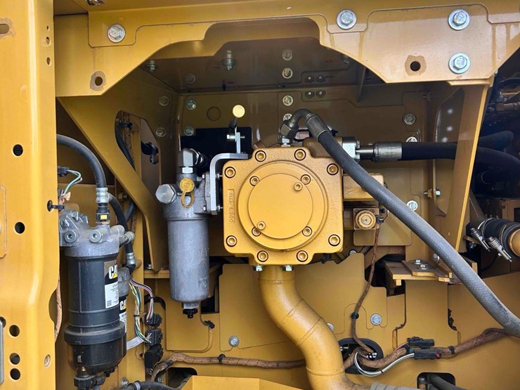 2018-caterpillar-320gc-image-24