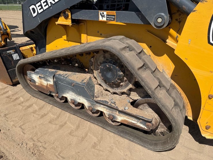 2019-deere-317g-image-9