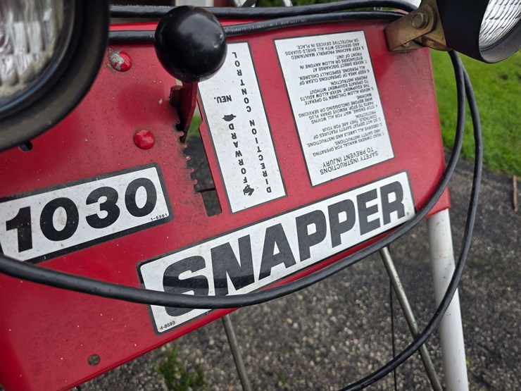 snapper-1030-walk-behind-snow-blower,-self-propelled,-electric-start,-tecumseh-cast-iron-engine,-lig-image-20