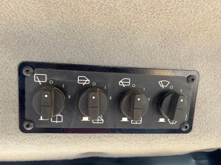 2015-caterpillar-d6t-lgp-image-39