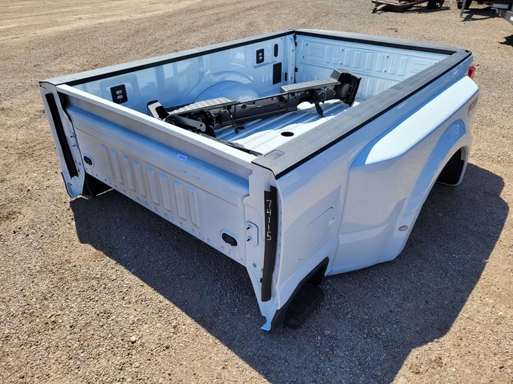 2025-ford-truck-bed-image-1