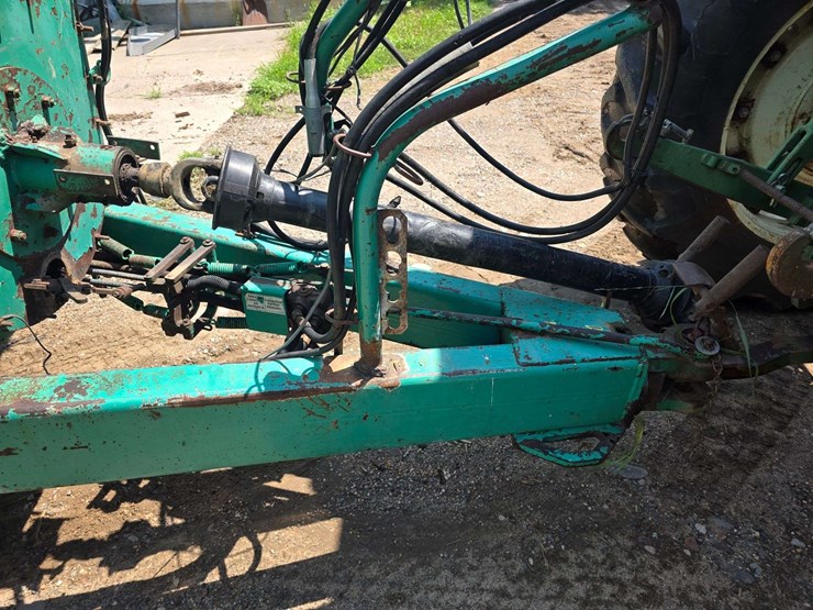 houle-7300-gallon-manure-tank,-3-axle,-front-and-back-axles-steer,-725/65-26-tires,-was-used-in-spri-image-34