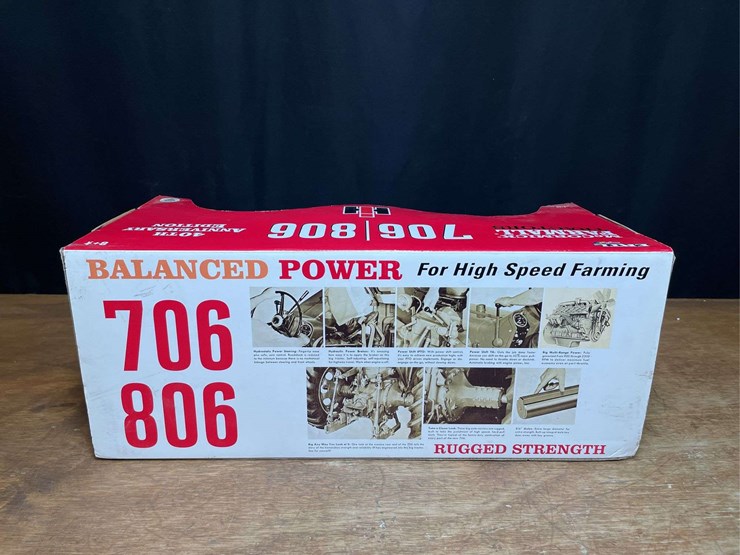 1/16-farmall-706-+-806-set-40th-anniversary-nib-ertl-image-6