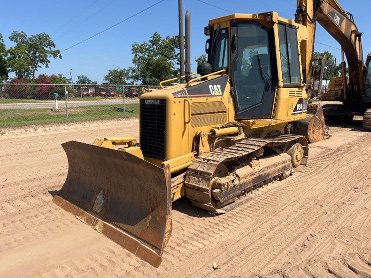 2004-caterpillar-d3g-xl-image-8