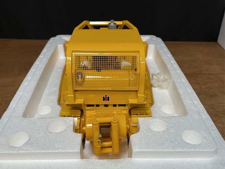 1/25-ih-td25-crawler-nib-1st-gear-image-7