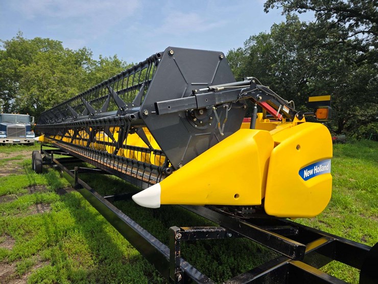 2011-new-holland-35-image-1