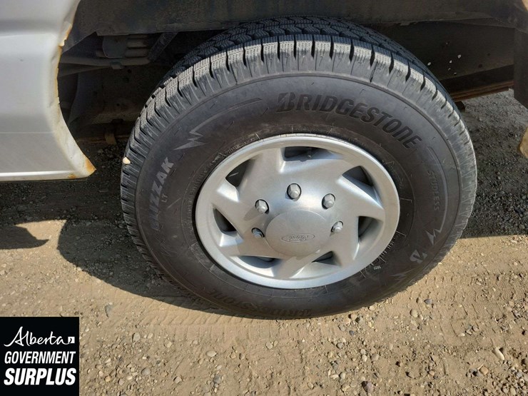 2014-ford-cargo-image-10