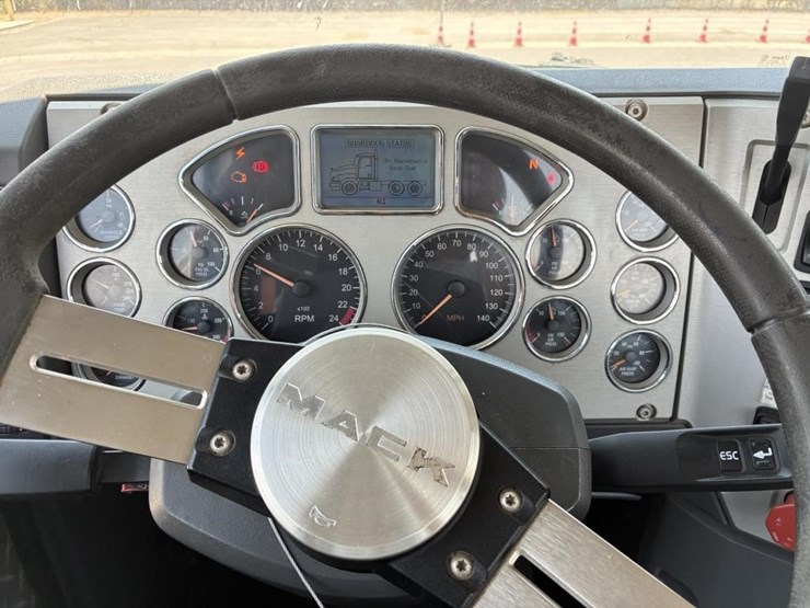 2018-mack-pinnacle-truck-tractor-image-22