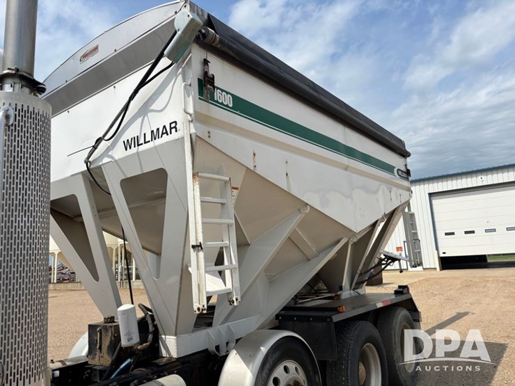 2005-peterbilt-385-image-39