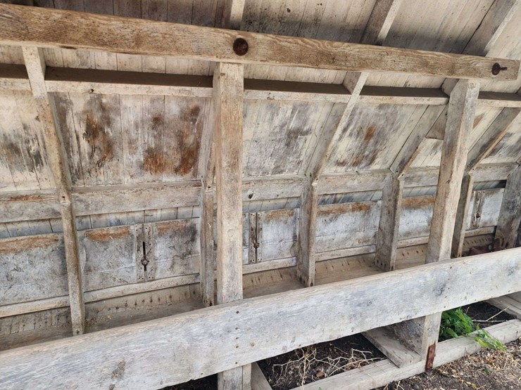calf/cattle-self-feeder,-approx-18’-x-7’-x-10’-tall,-holds-approx-6-tons-*loading-is-available-image-7
