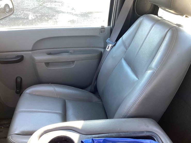 2013-chevrolet-silverado-2500-image-31