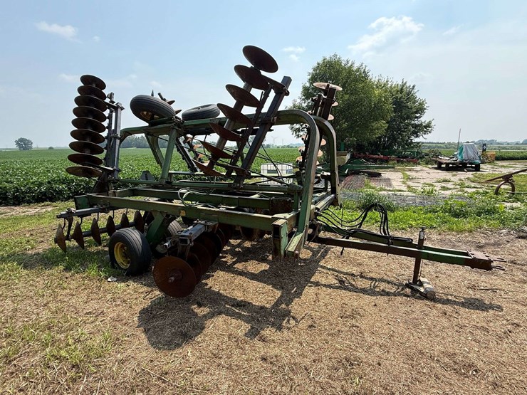john-deere-235-image-3