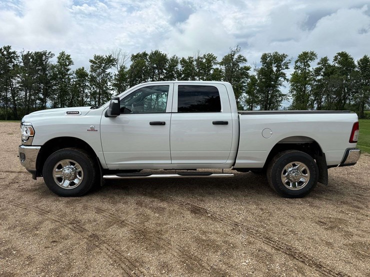 2024-ram-2500-tradesman-image-2