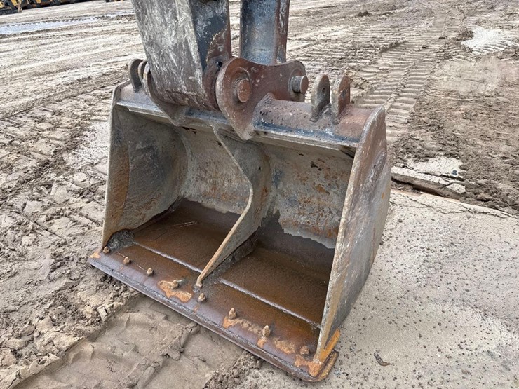 2023-deere-135g-image-25