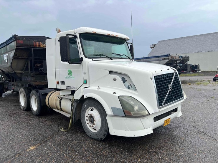 2006-volvo-vnl-image-3