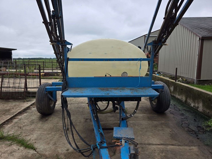 blumhard-60’-pull-type-sprayer,-20”-spacing,-wheels-set-at-120”,-no-pump-or-controls,-500-gallon-pol-image-4