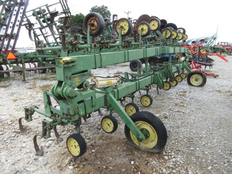 john-deere-16-image-1