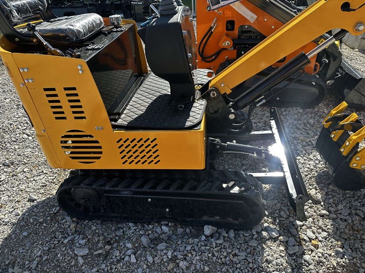 mini-excavator-image-9