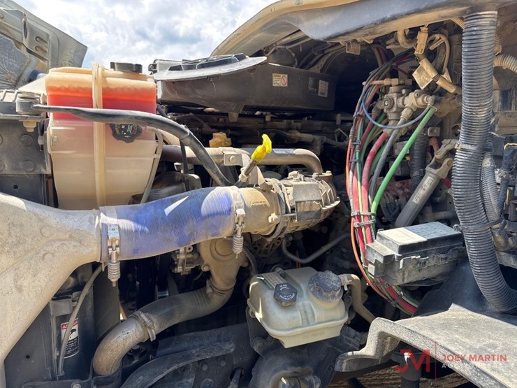 2020-freightliner-day-cab-truck-tractor-image-16
