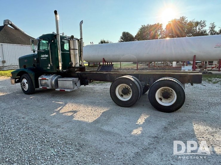 1993-peterbilt-377-image-11