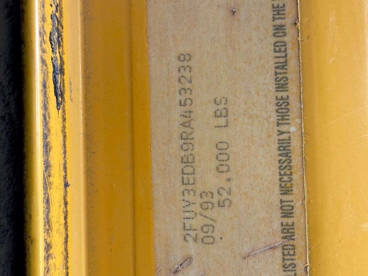 1993-freightliner-fld112-image-46
